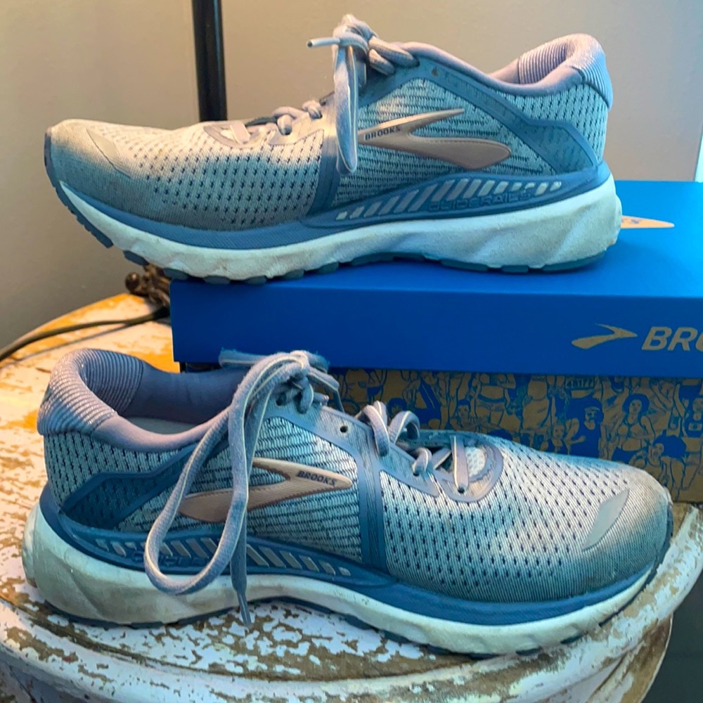 Brooks Adrenaline running shoes size 8